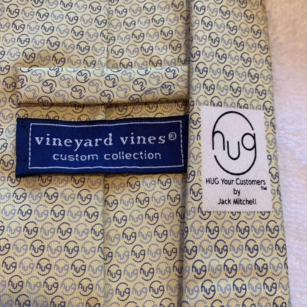 Vineyard Vines Custom Collection Necktie. View 4